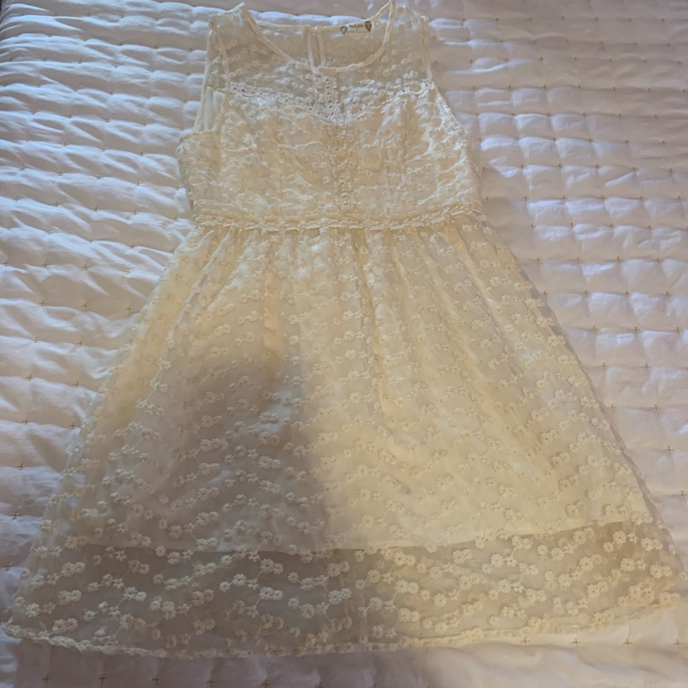 Altar’d state dress. Size large but fits like a medium.